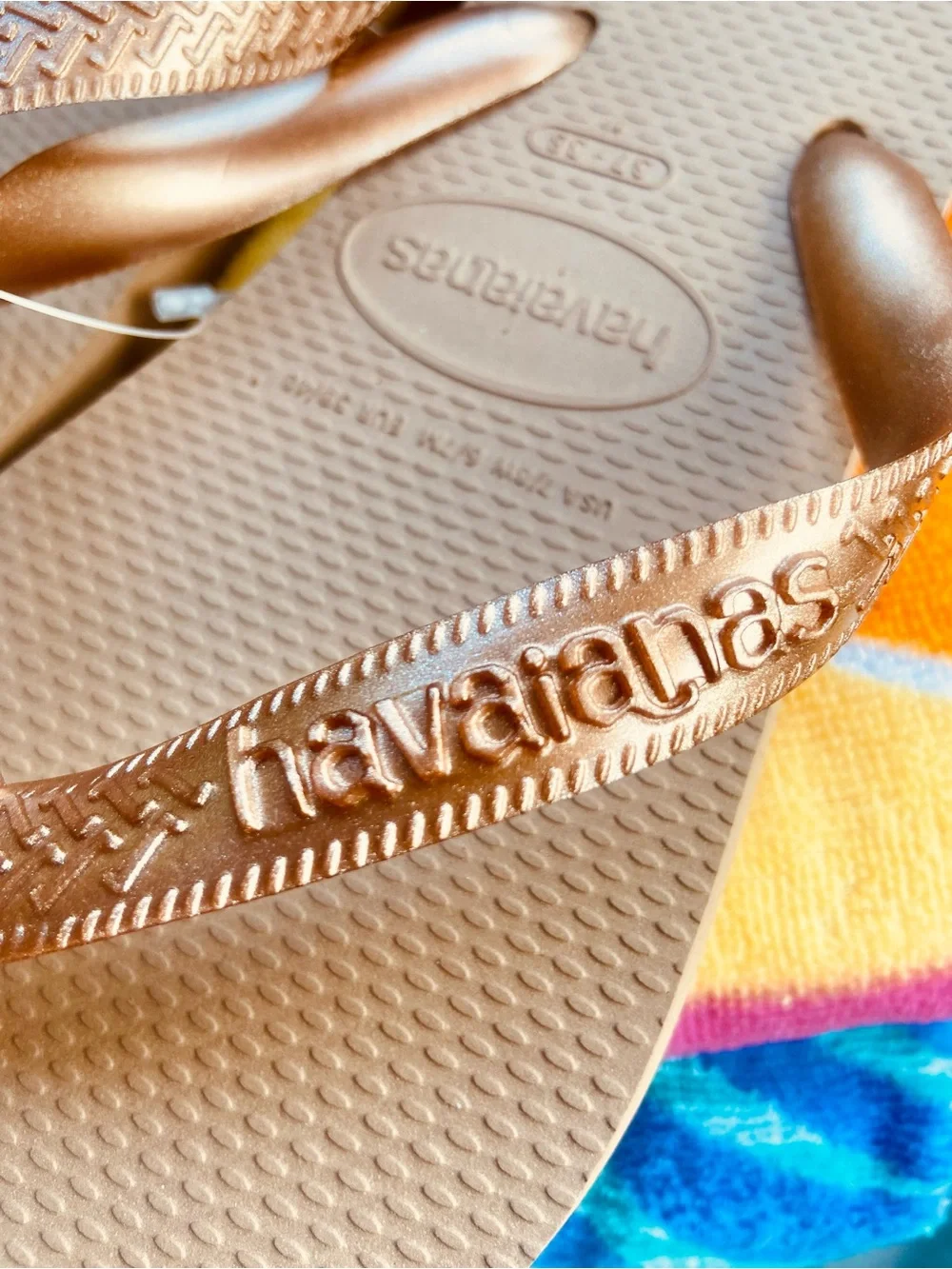🌺ALOHA!🤎🩴Havaianas Flip Flops Taupe w/Metallic Rose Gold Strap WOMENS SZ. 7/8